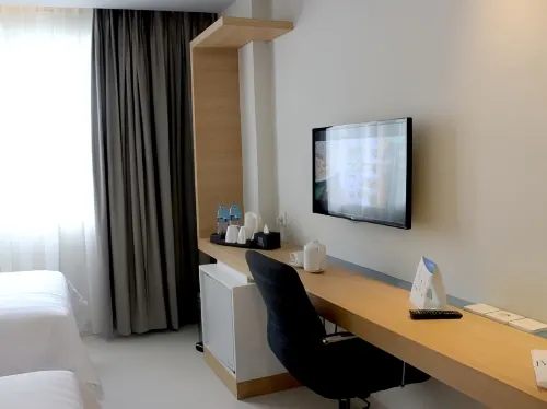 BATIQA Hotel & Apartments Karawang Photos