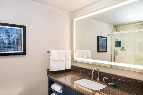 DoubleTree by Hilton Hotel Newark Airport Rooms Photos