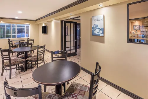 Ramada by Wyndham Ontario Ăn uống Photos