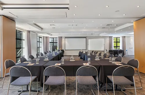 Parkside Hotel & Apartments Business Facilities Photos