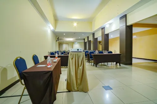 Hotel Marlin Pekalongan managed by DAFAM Työskentelytilat Photos