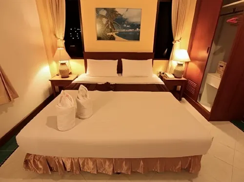 Sea Front Home Hotel - Patong Beach Photos