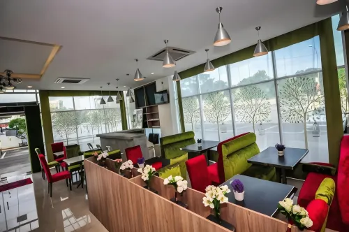Le Garden Hotel Ăn uống Photos