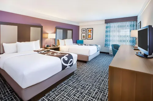 La Quinta Inn & Suites by Wyndham Cincinnati Airpt Florence Featured Photos