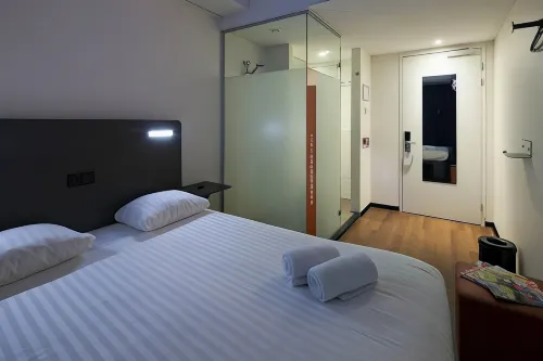EasyHotel Rotterdam City Centre Zimmer Photos