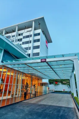 Mercure alam sutera Eksterior Photos