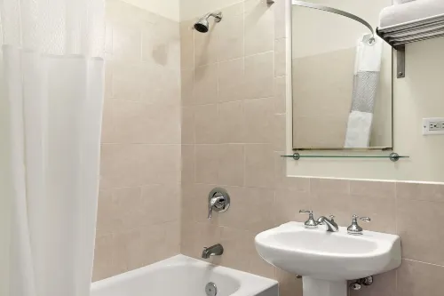 Travelodge by Wyndham Downtown Chicago Rooms Photos