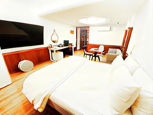 Uneed Hotel Photos