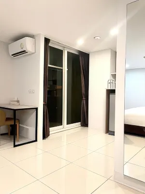 Bear’S Den Hotel Pattaya Photos