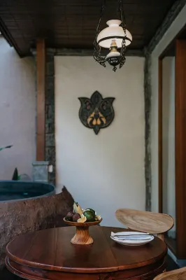 The Compass Rose Ubud Restauranger Photos