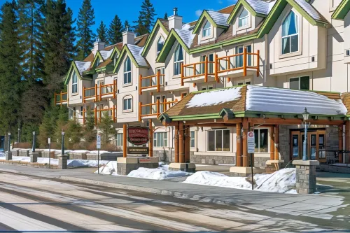 The Rundlestone Lodge Exterior Photos