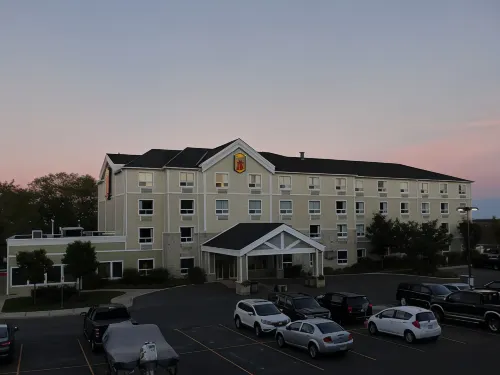 Super 8 by Wyndham Peterborough Extérieur Photos
