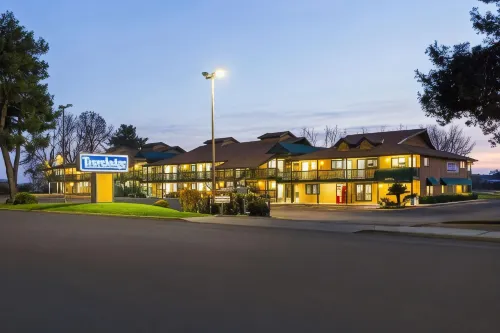 Travelodge by Wyndham Lemoore Near Naval Air Station Extérieur Photos