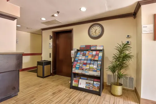 Ramada by Wyndham Oklahoma City Airport North Öffentliche Flächen Photos