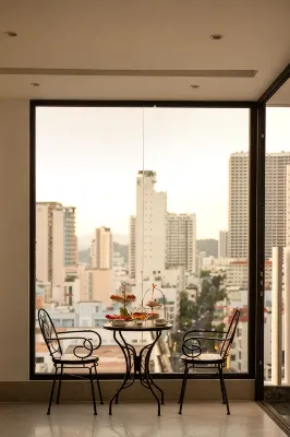 The Summer Hotel Area Publik Photos