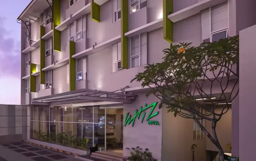 Whiz Hotel Malioboro Yogyakarta Eksterior Photos