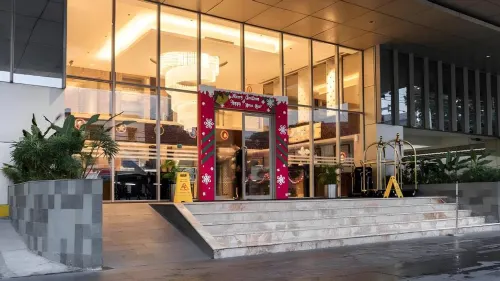 Louis Kienne Hotel Pandanaran Exterior Photos
