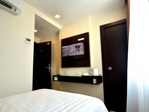Cathay Hotel Photos