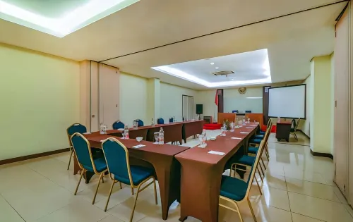 Hotel Marlin Pekalongan managed by DAFAM Työskentelytilat Photos
