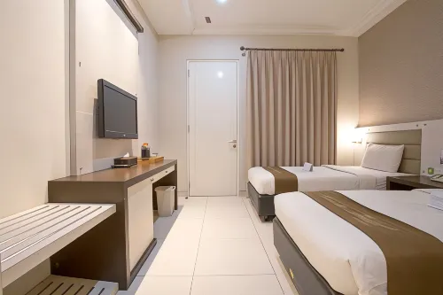 Life Emerald Hotel Surabaya Photos