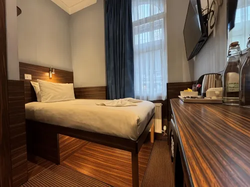 Crestfield Hotel Photos
