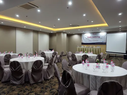 Royal Regantris Cendana Fasilitas Bisnis Photos