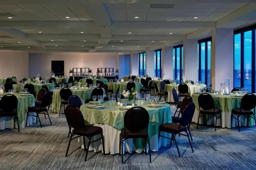 Renaissance St. Louis Airport Hotel Dining Photos