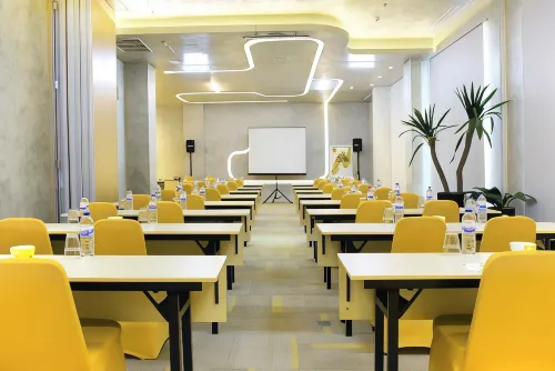 Yello Hotel Jemursari Unggulan Photos