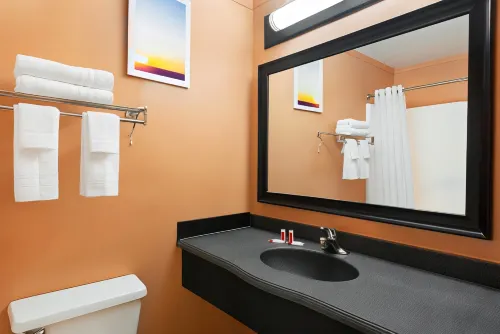 Days Inn & Suites by Wyndham Fort Bragg/Cross Creek Mall Rooms Photos