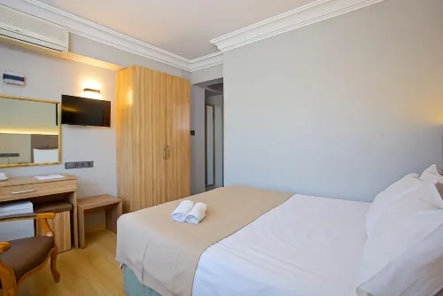 Grand Ant Hotel Rooms Photos