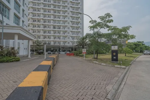 RedDoorz Apartment @ Sentul Tower Dekat Hotel Photos