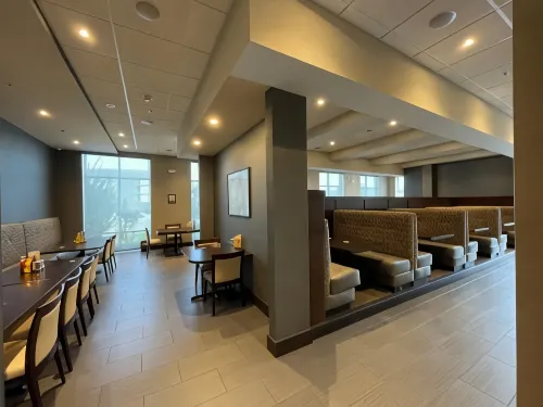 Holiday Inn & Suites Farmington Hills - Detroit NW Restauration Photos