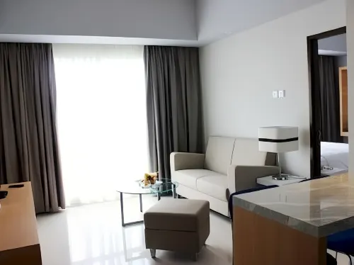 BATIQA Hotel & Apartments Karawang Öffentliche Flächen Photos