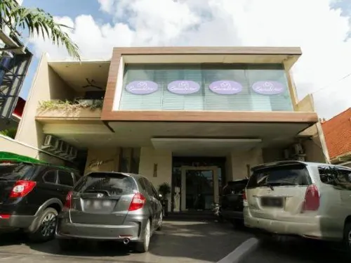 Life Emerald Hotel Surabaya Экстерьер Photos