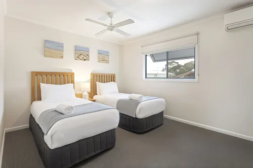 Captains Cove Resort - Waterfront Apartments Camere Photos