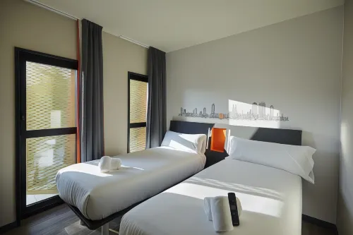 EasyHotel Barcelona Fira Chambres Photos