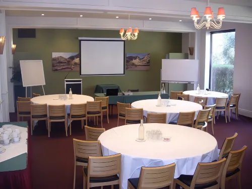 Best Western Plus the Tudor-Box Hill Dining Photos