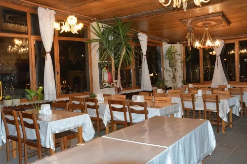 Travel Inn Cave Hotel Restauration Photos