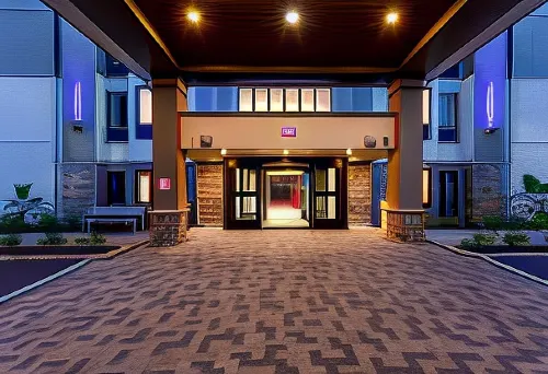 Holiday Inn Express Tampa-Brandon Exterior Photos
