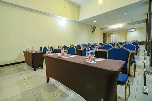 Hotel Marlin Pekalongan managed by DAFAM Espaces Affaires Photos