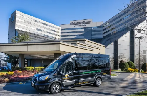 DoubleTree by Hilton Hotel Newark Airport Exterior Photos