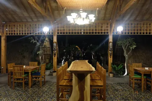 Paradesa Villa Dining Photos
