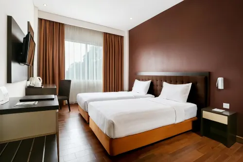 Laras Asri Resort and SPA Kamar Photos