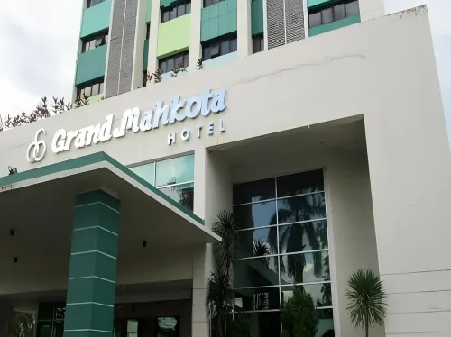 Grand Mahkota Hotel Ulkopuoli Photos