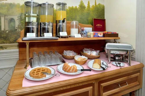 Hotel Pantheon Питание Photos