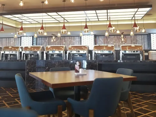 M Hotel Danok Makanan Photos