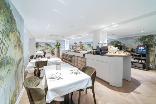 Grand Hotel Normandy by CW Hotel Collection Makanan Photos
