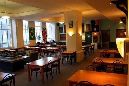 Hotel Waterloo & Backpackers Restauration Photos