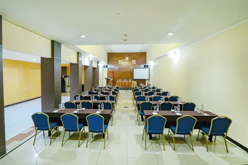 Hotel Marlin Pekalongan managed by DAFAM Espaces Affaires Photos