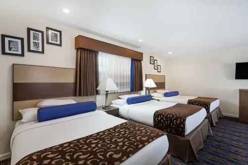 Howard Johnson by Wyndham Berkeley Rooms Photos